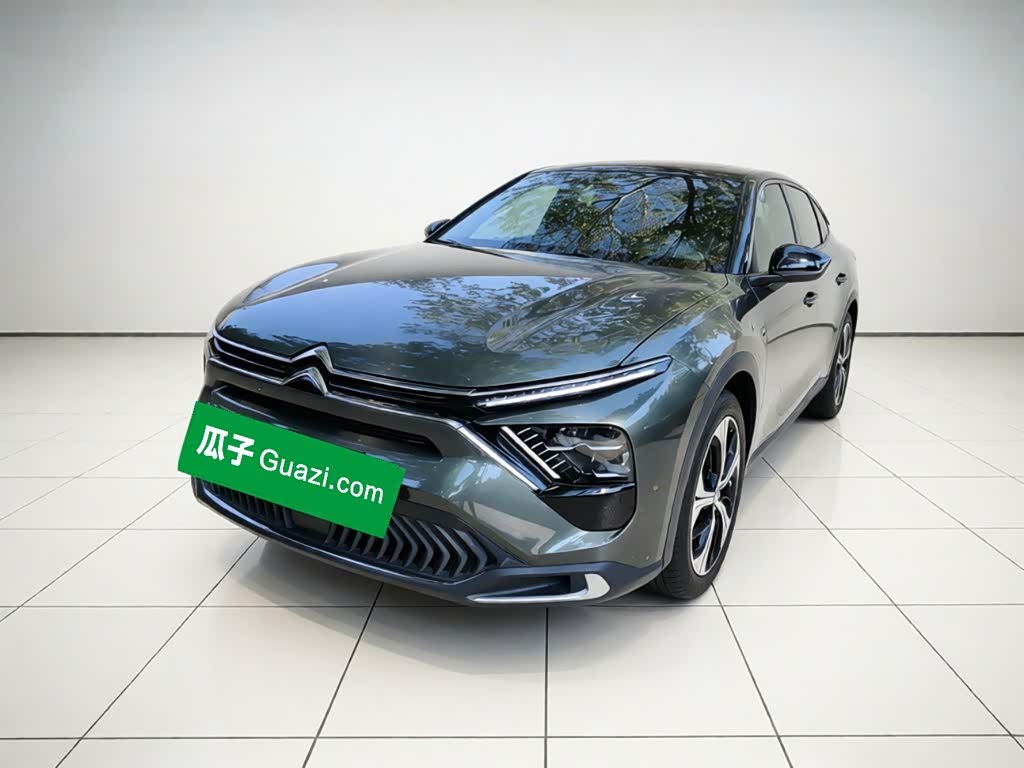 Citroen 凡尔赛C5 X, 2022 г., серебристый / серый, 57 800 км Citroen 凡尔赛C5 X, 2022 г., серебристый / серый, 57 800 км