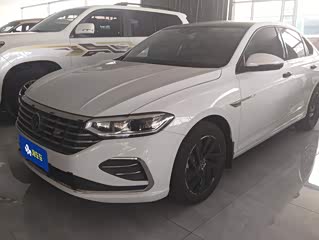 Volkswagen Lavida, 2023 г., белый, 35 700 км Volkswagen Lavida 2023 обновлённая версия 1.5L автомат пять миллионов версия