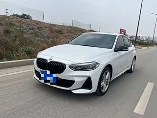 BMW 1 серия, 2022 г., белый, 60 000 км BMW 1 серия 2022 120i пакет M Sport, исполнение «Ночь»