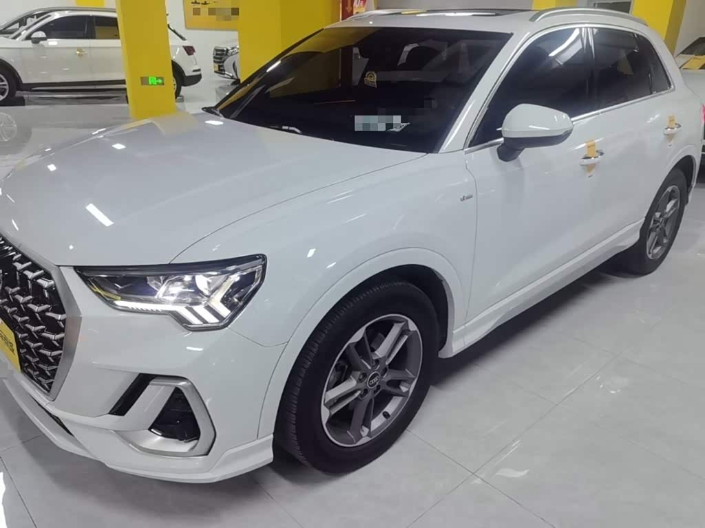 Audi Q3, 2023 г., белый, 62 500 км Audi 奥迪Q3, 2023 г., белый, 62 500 км