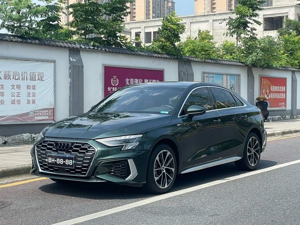 Audi A3, 2022 г., зелёный, 42 000 км Audi A3, 2022 г., зелёный, 42 000 км