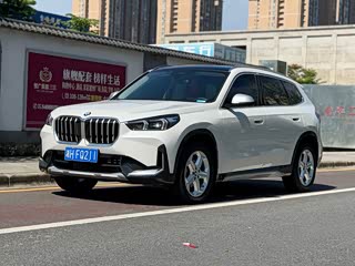 BMW X1, 2023 г., белый, 28 000 км BMW X1 2023 sDrive20Li X设计套装