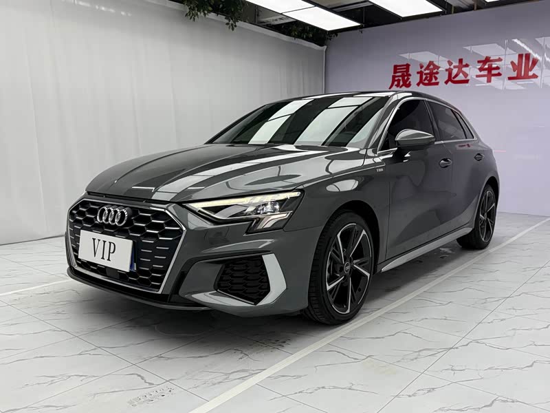 Audi A3, 2023 г., серебристый / серый, 7 700 км Audi A3, 2023 г., серебристый / серый, 7 700 км