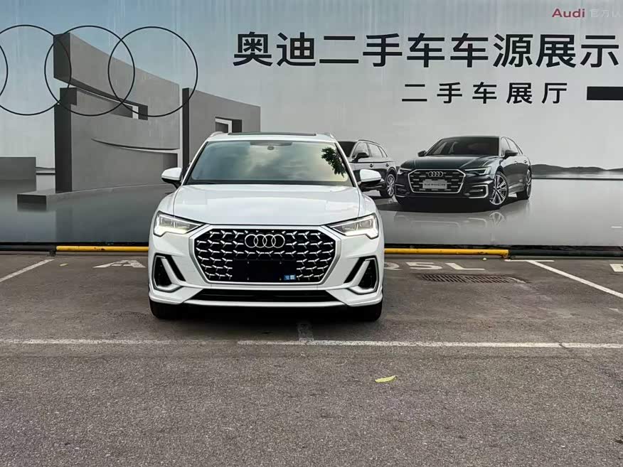 Audi Q3, 2025 г., белый, 8 500 км Audi 奥迪Q3, 2025 г., белый, 8 500 км