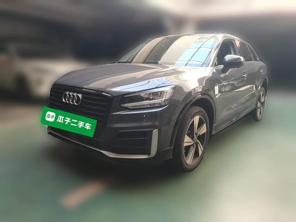 Audi Q2L, 2021 г., серебристый / серый, 58 600 км Audi 奥迪Q2L, 2021 г., серебристый / серый, 58 600 км