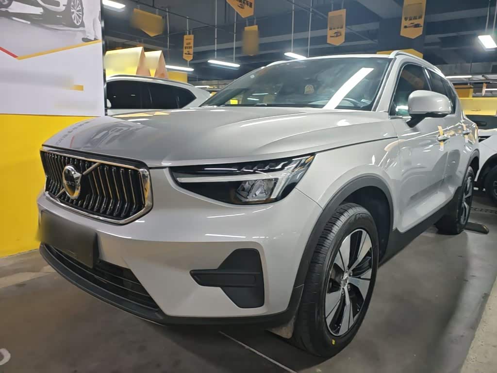 Volvo 沃尔沃XC40, 2024 г., серебристый / серый, 74 700 км Volvo 沃尔沃XC40, 2024 г., серебристый / серый, 74 700 км
