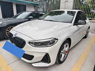 BMW 1 серия, 2021 г., белый, 43 800 км BMW 1 серия 2021 120i пакет M Sport, исполнение «Ночь»