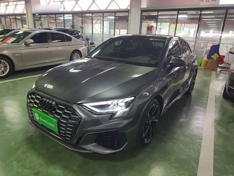 Audi A3, 2024 г., серебристый / серый, 10 500 км Audi A3, 2024 г., серебристый / серый, 10 500 км