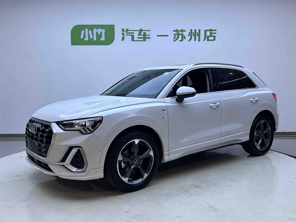 Audi Q3, 2022 г., белый, 11 000 км Audi 奥迪Q3, 2022 г., белый, 11 000 км