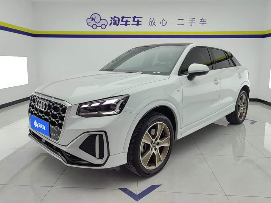 Audi Q2L, 2023 г., белый, 38 800 км Audi 奥迪Q2L, 2023 г., белый, 38 800 км