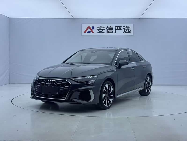 Audi A3, 2023 г., серебристый / серый, 52 600 км Audi A3, 2023 г., серебристый / серый, 52 600 км