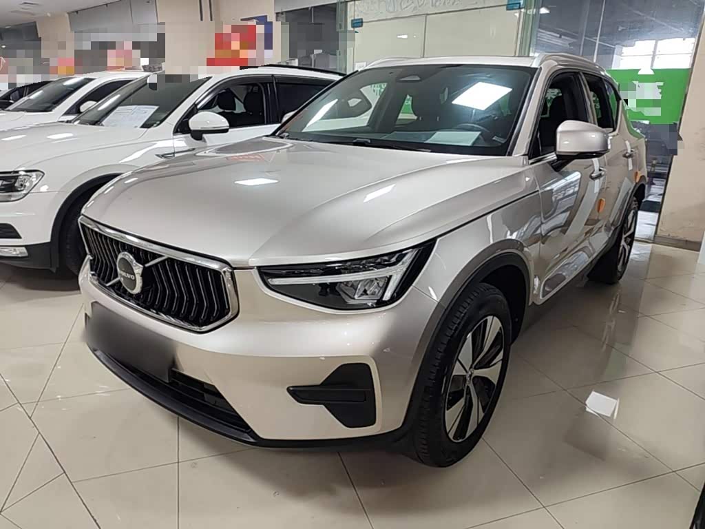 Volvo 沃尔沃XC40, 2022 г., серебристый / серый, 44 000 км Volvo 沃尔沃XC40, 2022 г., серебристый / серый, 44 000 км