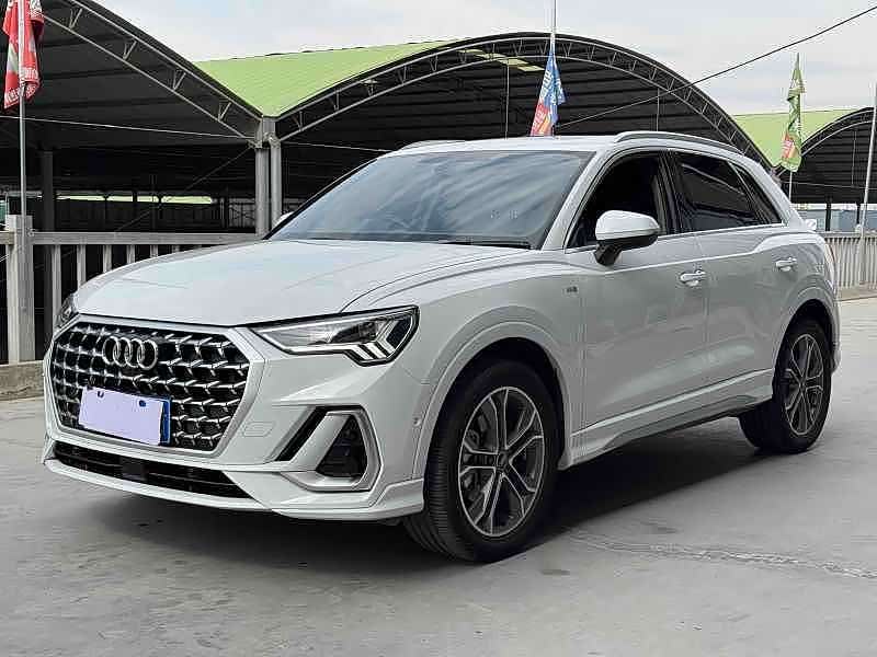 Audi Q3, 2024 г., белый, 27 000 км Audi 奥迪Q3, 2024 г., белый, 27 000 км