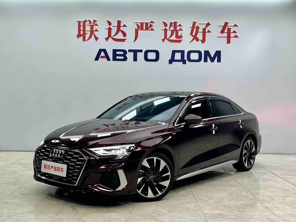 Audi A3, 2023 г., красный / фиолетовый, 30 200 км Audi A3, 2023 г., красный / фиолетовый, 30 200 км