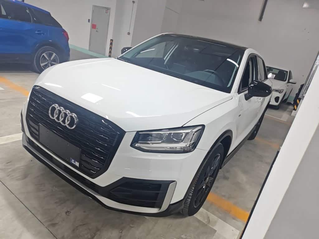 Audi Q2L, 2021 г., белый, 78 500 км Audi 奥迪Q2L, 2021 г., белый, 78 500 км