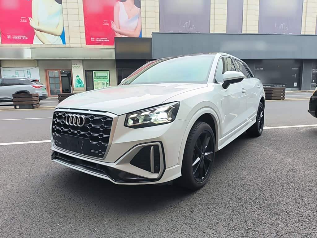 Audi Q2L, 2022 г., белый, 36 100 км Audi 奥迪Q2L, 2022 г., белый, 36 100 км