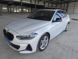 BMW 1 серия, 2022 г., белый, 39 100 км BMW 1 серия 2021 обновлённая версия 120i пакет M Sport, исполнение «Ночь»