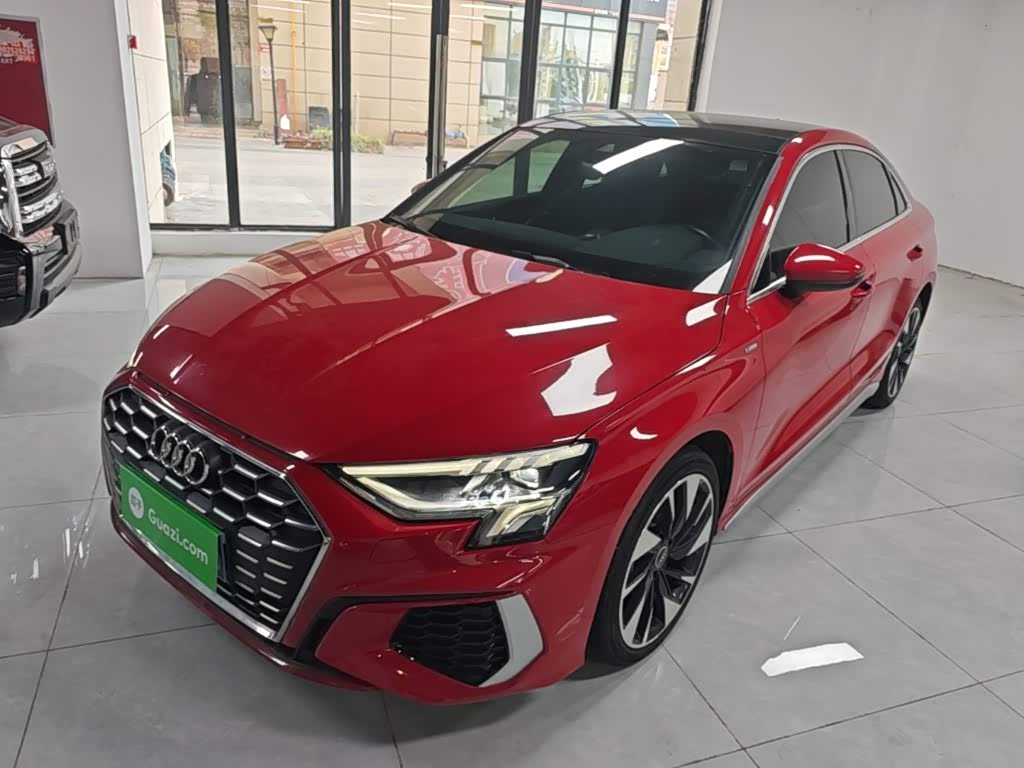Audi A3, 2022 г., красный / фиолетовый, 78 700 км Audi A3, 2022 г., красный / фиолетовый, 78 700 км