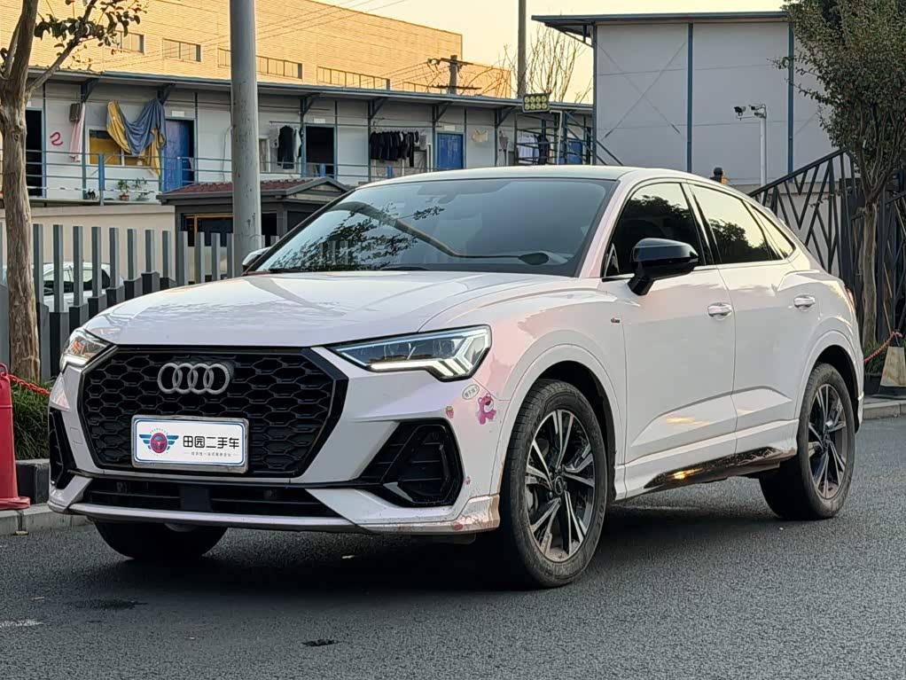 Audi Q3 Sportback, 2023 г., белый, 63 000 км Audi 奥迪Q3 Sportback, 2023 г., белый, 63 000 км