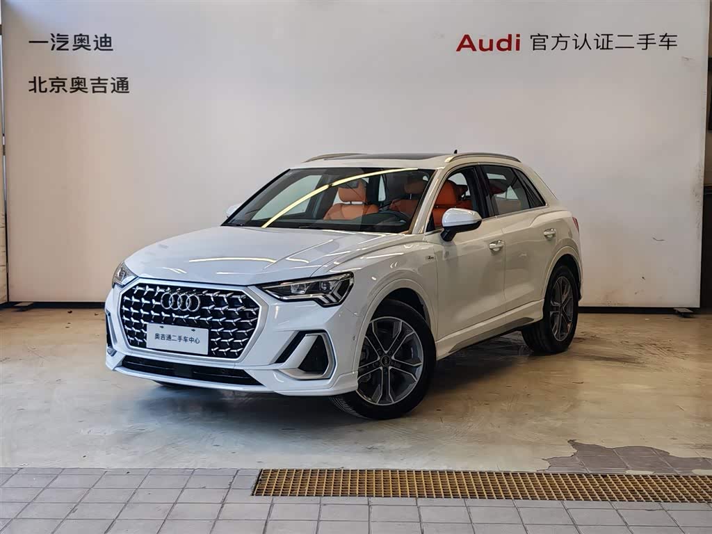 Audi Q3, 2025 г., белый, 3 400 км Audi 奥迪Q3, 2025 г., белый, 3 400 км