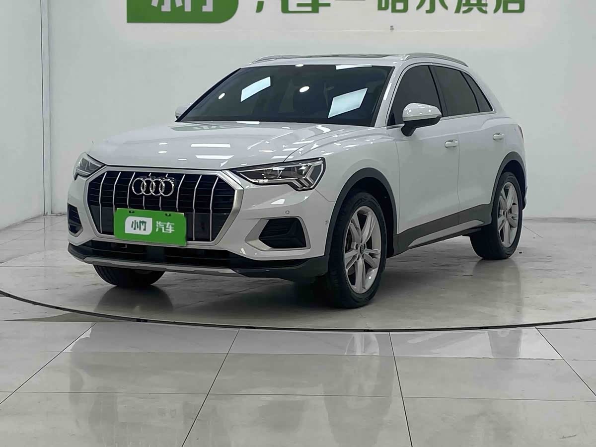 Audi Q3, 2022 г., белый, 17 700 км Audi 奥迪Q3, 2022 г., белый, 17 700 км