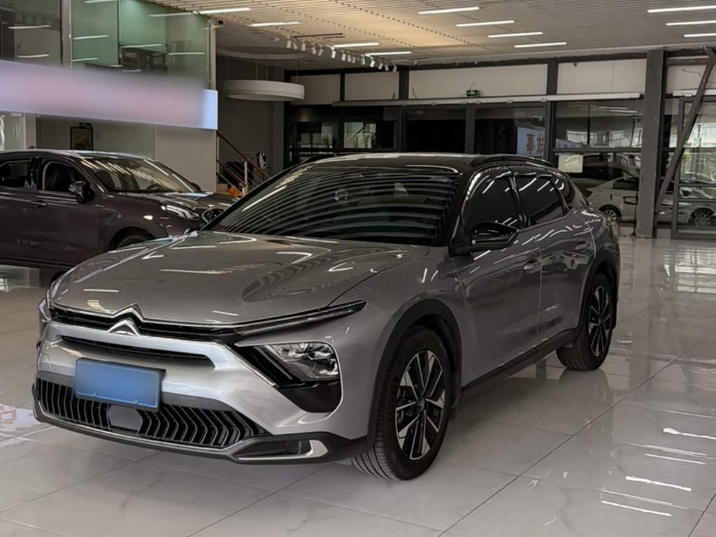 Citroen 凡尔赛C5 X, 2025 г., серебристый / серый, 12 100 км Citroen 凡尔赛C5 X, 2025 г., серебристый / серый, 12 100 км