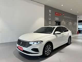 Volkswagen Lavida, 2024 г., белый, 14 000 км Volkswagen Lavida 2023 обновлённая версия 1.5L автомат пять миллионов версия