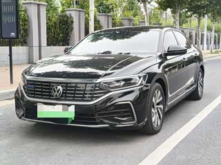 Volkswagen Passat PHEV, 2022 г., чёрный, 72 700 км Volkswagen Passat подключаемый гибрид 2022 430PHEV гибрид Люкс