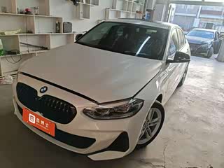BMW 1 серия, 2022 г., белый, 43 000 км BMW 1 серия 2022 120i пакет M Sport, исполнение «Ночь»