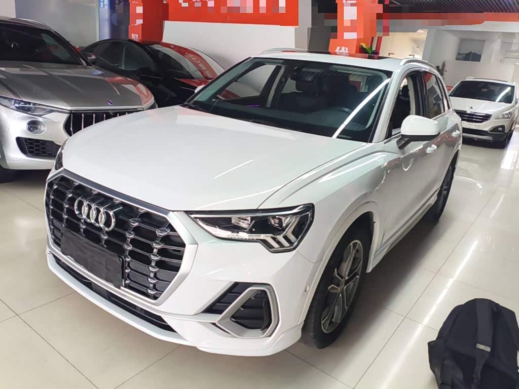 Audi Q3, 2022 г., белый, 61 300 км Audi 奥迪Q3, 2022 г., белый, 61 300 км