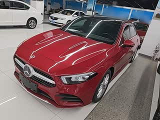Mercedes-Benz A-Class, 2021 г., красный / фиолетовый, 43 200 км