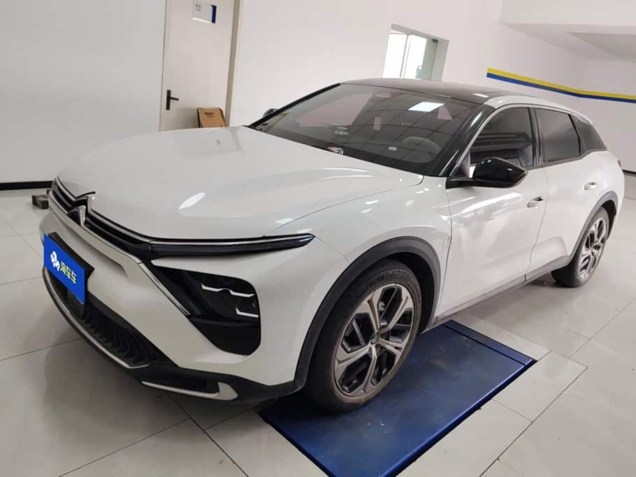 Citroen 凡尔赛C5 X, 2023 г., белый, 24 800 км Citroen 凡尔赛C5 X, 2023 г., белый, 24 800 км