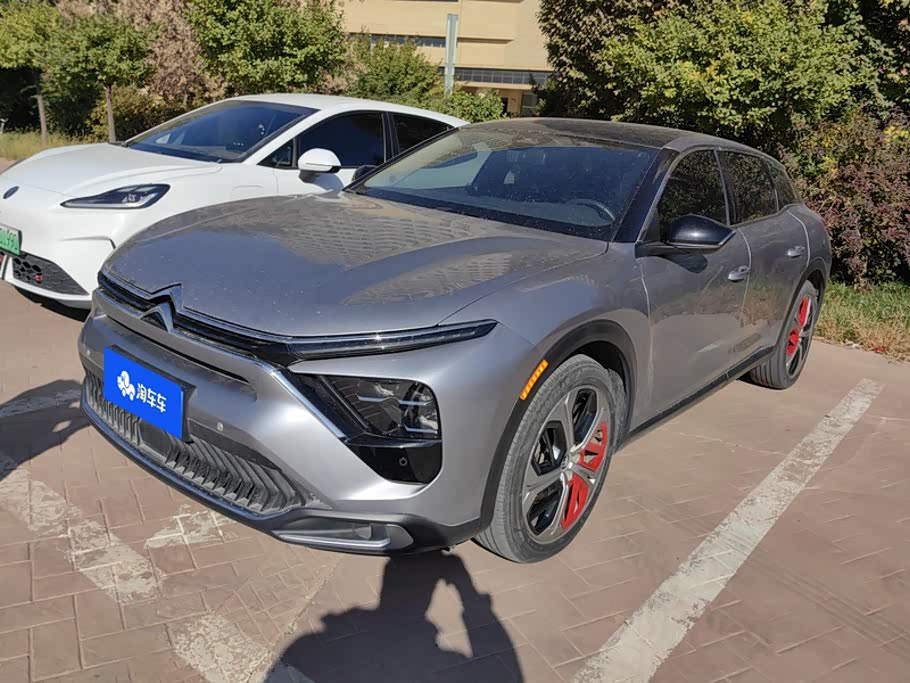 Citroen 凡尔赛C5 X, 2022 г., серебристый / серый, 64 200 км Citroen 凡尔赛C5 X, 2022 г., серебристый / серый, 64 200 км
