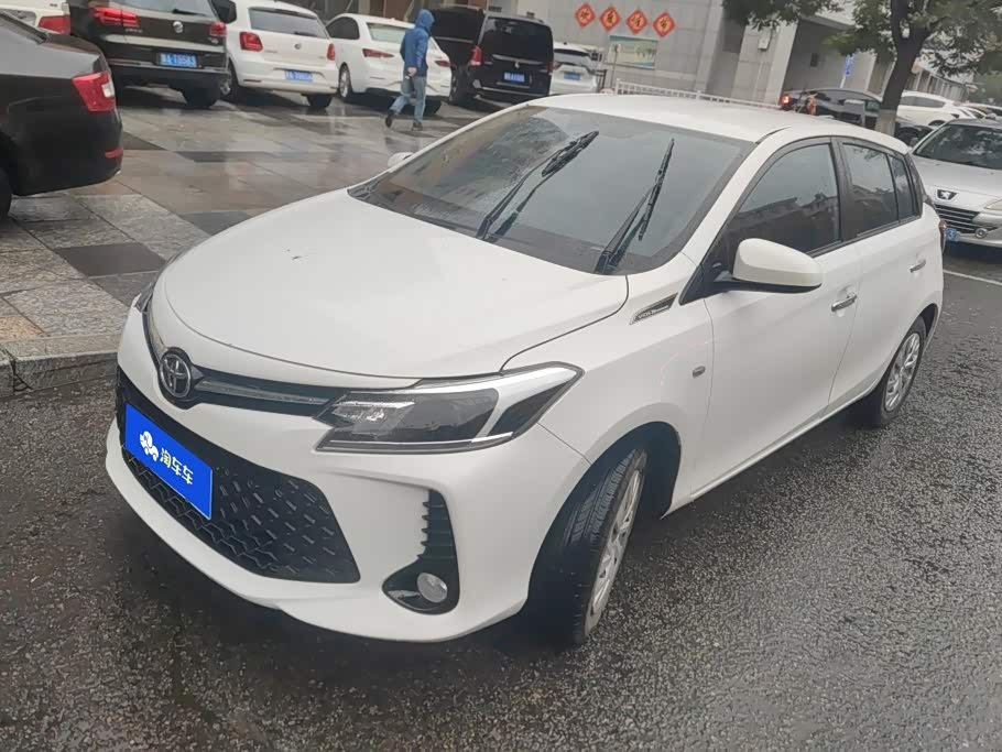Toyota 威驰FS, 2023 г., белый, 38 500 км Toyota 威驰FS, 2023 г., белый, 38 500 км