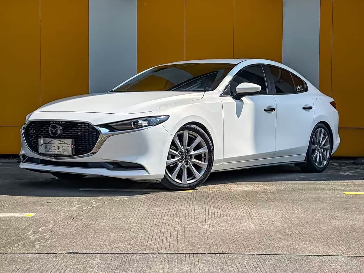 Mazda 马自达3 昂克赛拉, 2021 г., белый, 80 000 км Mazda 马自达3 昂克赛拉, 2021 г., белый, 80 000 км