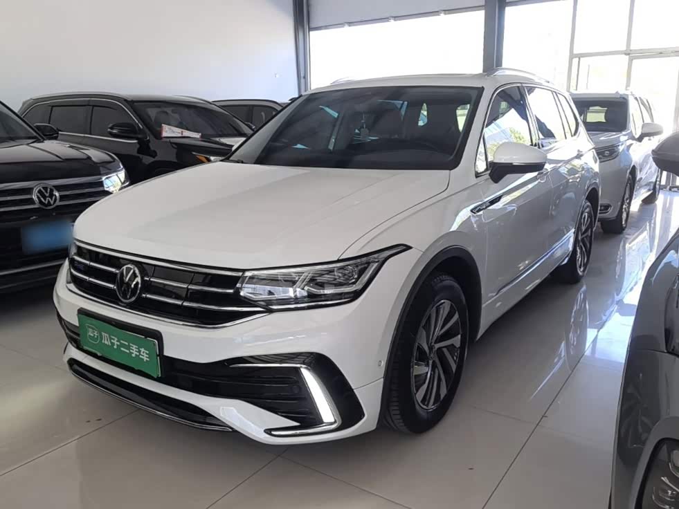 Volkswagen Tiguan L PHEV, 2023 г., белый, 57 400 км Volkswagen Tiguan L подключаемый гибрид 2023 430PHEV подключаемый гибрид Флагман