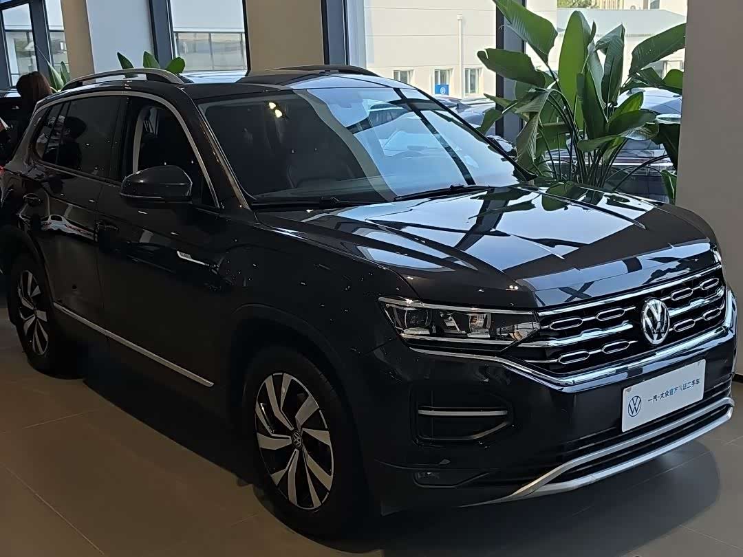 Volkswagen Tayron, 2021 г., чёрный, 40 000 км Volkswagen Tayron 2021 330TSI одна ведущая ось комплектация «Люкс Чжилянь»