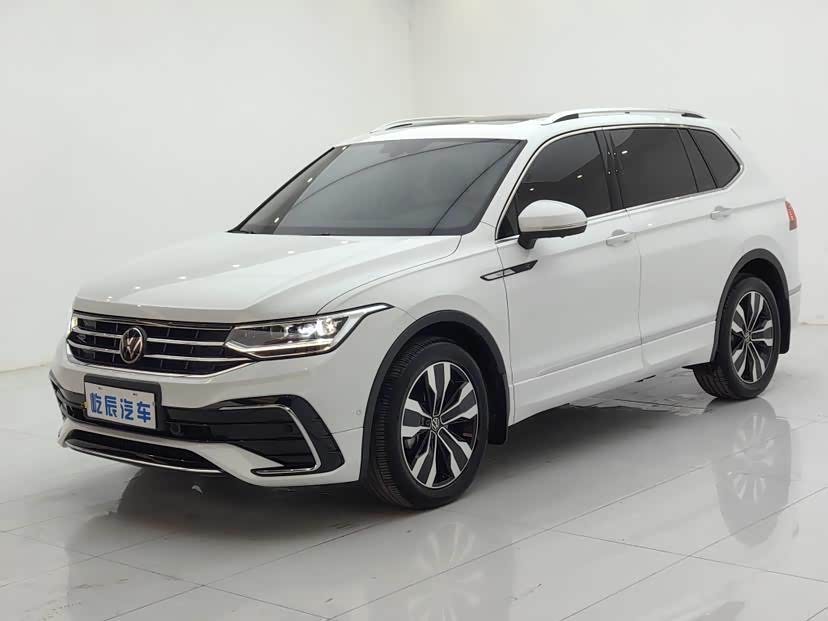 Volkswagen Tiguan L, 2024 г., белый, 50 000 км Volkswagen Tiguan L 2024 330TSI автомат одна ведущая ось R-Line комплектация «Юэсян»