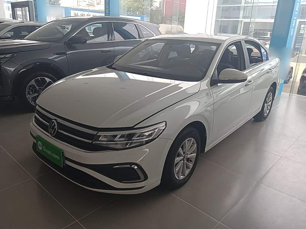Volkswagen Bora, 2024 г., белый, 54 900 км Volkswagen Bora 2024 200TSI DSG Чансин версия