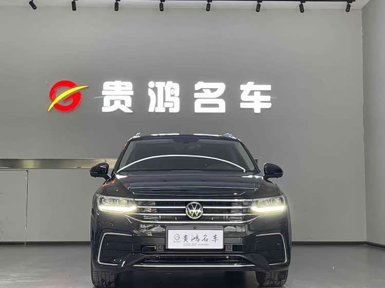 Volkswagen Tiguan L, 2024 г., чёрный, 25 000 км Volkswagen Tiguan L 2024 исполнение «Чучжун» 330TSI автомат одна ведущая ось R-Line Лунъяо версия
