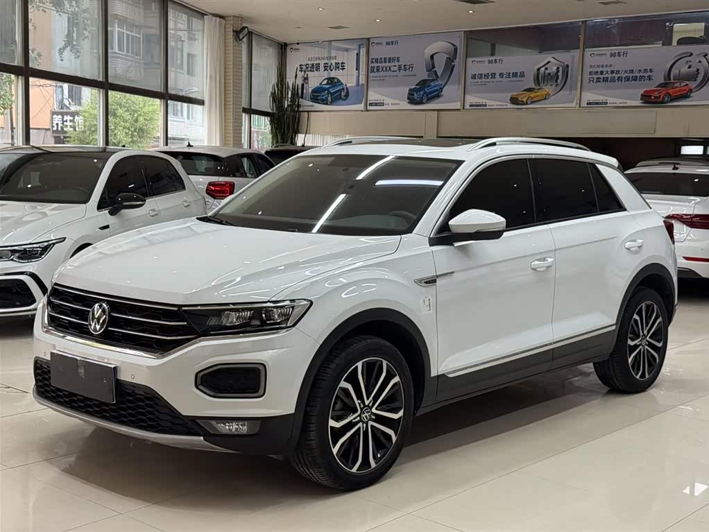 Volkswagen T-Roc, 2023 г., белый, 25 000 км Volkswagen T-Roc 2022 280TSI DSG одна ведущая ось Комфорт PLUS
