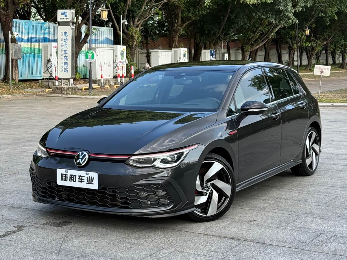 Volkswagen Golf GTI, 2024 г., серебристый / серый, 50 000 км Volkswagen Golf GTI 2023 380TSI DSG GTI
