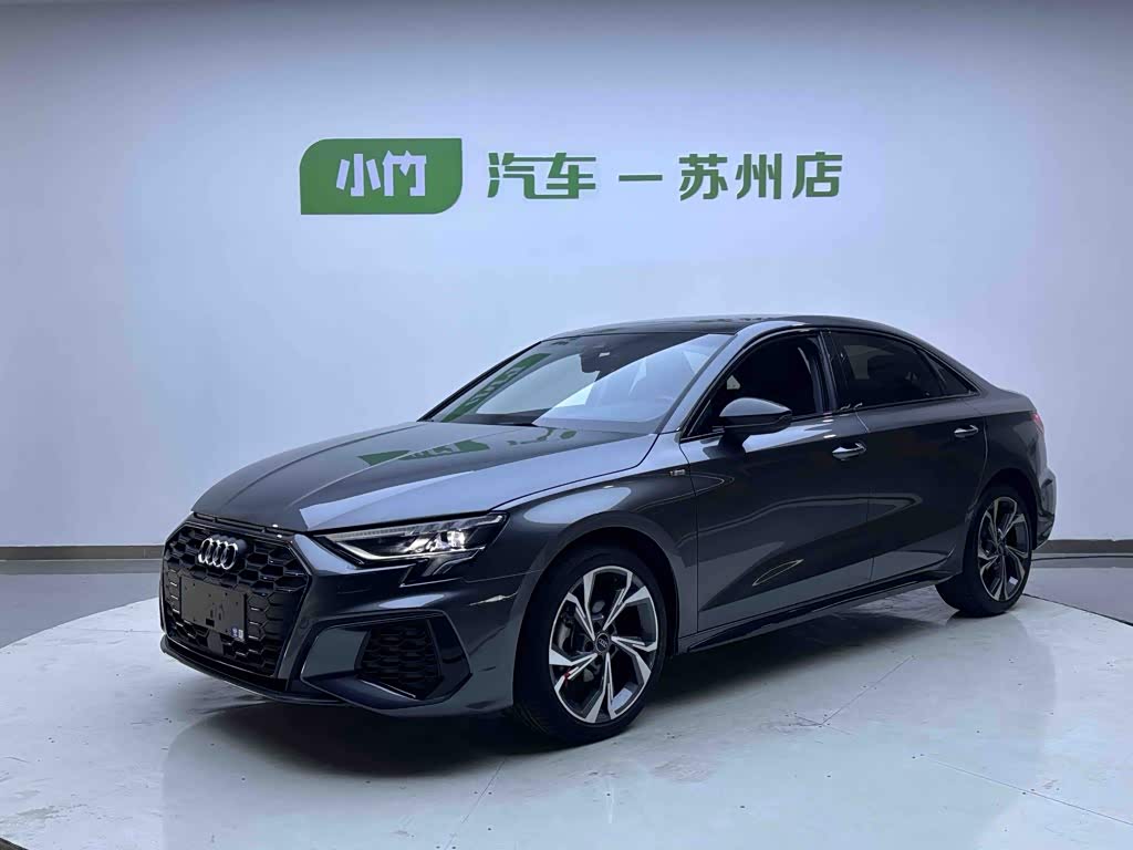 Audi A3, 2022 г., серебристый / серый, 24 000 км Audi A3, 2022 г., серебристый / серый, 24 000 км