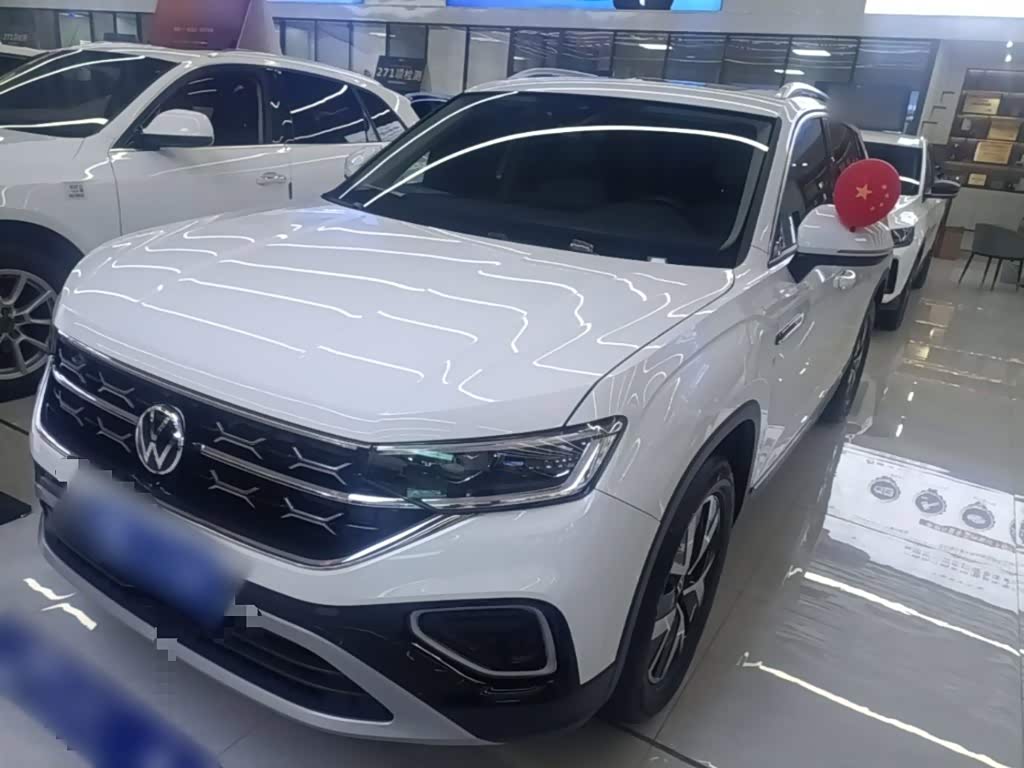 Volkswagen Tayron, 2024 г., белый, 25 400 км Volkswagen Tayron 2024 330TSI одна ведущая ось комплектация «Люкс Plus», исполнение «Цзиньцзе»