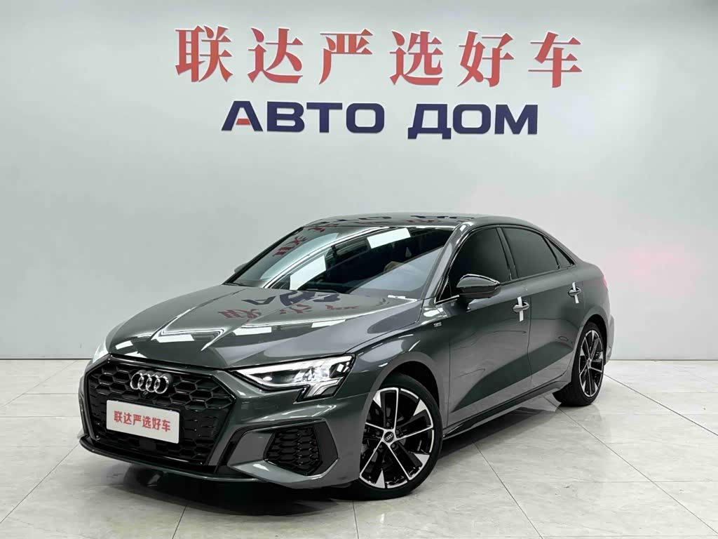 Audi A3, 2023 г., серебристый / серый, 33 800 км Audi A3, 2023 г., серебристый / серый, 33 800 км