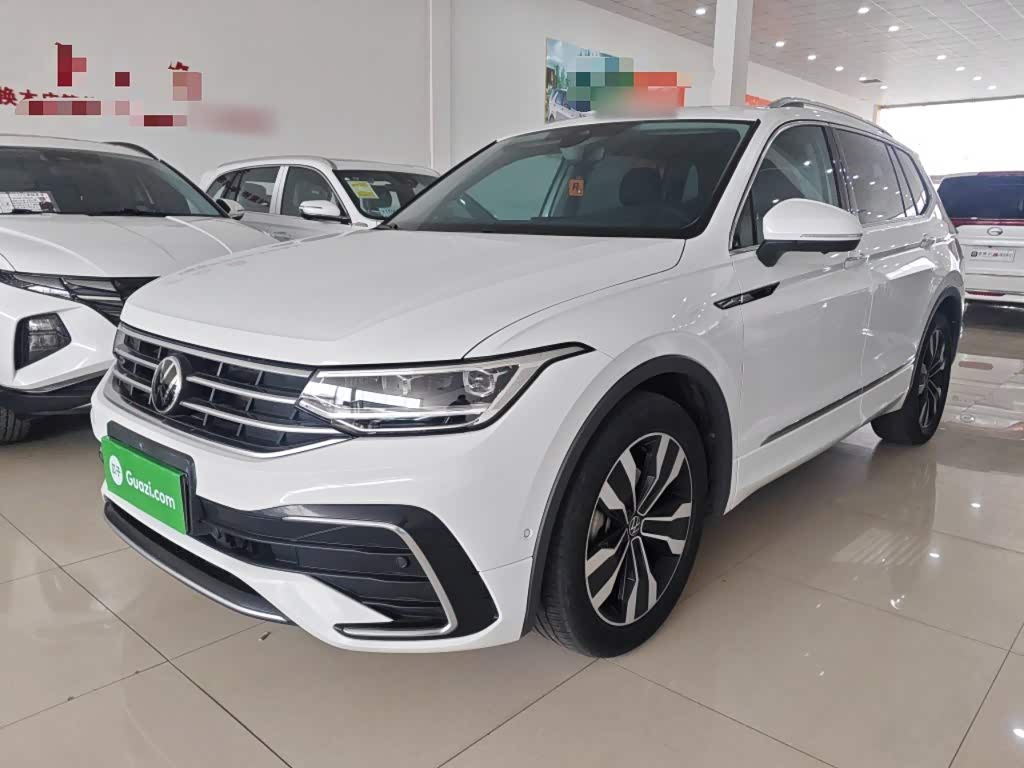 Volkswagen Tiguan L, 2023 г., белый, 42 600 км Volkswagen Tiguan L 2023 330TSI автомат одна ведущая ось R-Line комплектация «Юэсян»