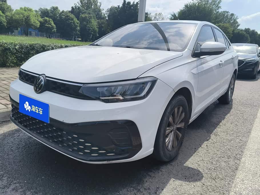 Volkswagen Lavida, 2023 г., белый, 47 300 км Volkswagen Lavida 2023 исполнение «Синьжуй» 1.5L автомат комплектация «Синьи»