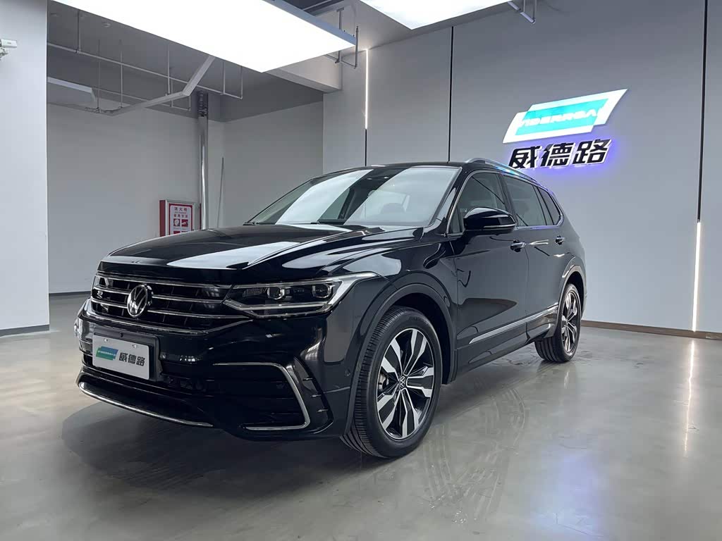 Volkswagen Tiguan L, 2025 г., чёрный, 14 700 км Volkswagen Tiguan L 2024 исполнение «Чучжун» 330TSI автомат одна ведущая ось R-Line Лунъяо версия