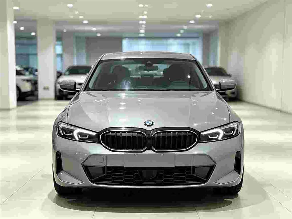 BMW 3 серия, 2025 г., серебристый / серый, 63 000 км BMW 3 серия 2025 330Li пакет M Sport, исполнение «Ночь»