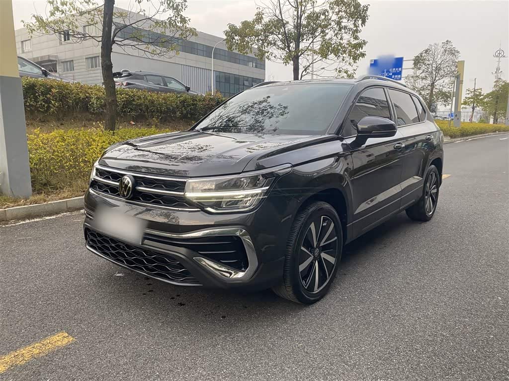 Volkswagen Tharu, 2024 г., серебристый / серый, 29 600 км Volkswagen Tharu 2023 300TSI одна ведущая ось 皎月版